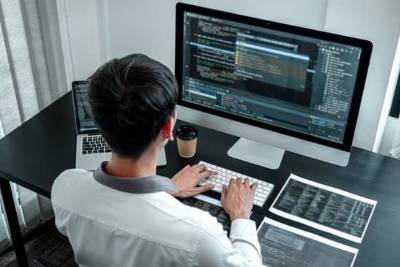 Computer Programmer from subscription through Canva